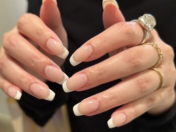 リリ ネイルアンドアイラッシュ(LiRi nail&eyelash)の写真/《ケア重視でモチの良さ◎》シンプルだからこそ差がつく！上品な指先で好感度UP☆艶のある綺麗な指先に◇