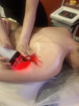 エターナルビューティー 各務原店(ETERNAL Beauty)/ハイパーナイフで肩甲骨ほぐし