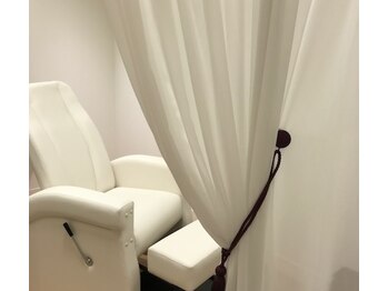 アナスタシア ミアレ 大丸心斎橋店/大阪心斎橋店の施術ブース｜眉毛