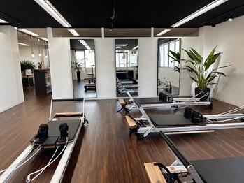 グッドデイズピラティス(Gooddays pilates)の写真/《最大3名少人数レッスン》しっかり見てもらえて安心!運動習慣作りに◎リーズナブルに続けられる人気クラス