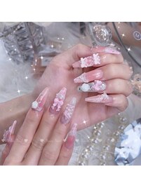 ピンクビジューネイル