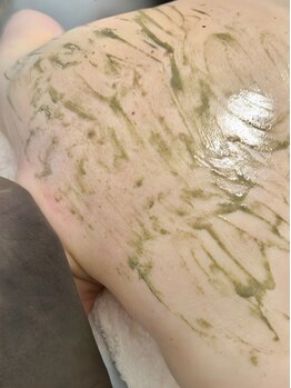 クリア 麻布十番(CLEAR)の写真/ハーブピーリングで背中集中ケア◎ 余分な角質を取り除き、頑固な背中ニキビ・ザラつき・黒ずみをケア!!