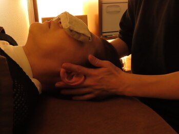 チル(Chill.)/深眠タッチセラピーヘッドスパ 3