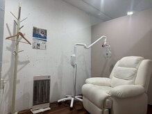 ホワイトニングショップ 三ノ宮店の雰囲気（リクライニングチェア付き半個室でくつろげる空間♪）