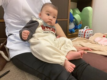 子育てママの整体サロン/施術中のお子様の様子