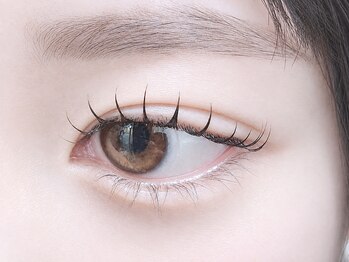 リズアイラッシュ(Re:s eyelush)の写真/【完全個室】生え癖やまぶたの形を見極め立ち上げから目尻まで細かく調整☆あなただけの似合わせ目元に♪