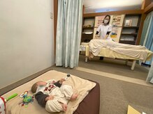 子育てママの整体サロン/施術中のお子様の様子