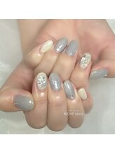 リッシュ トロワ(RICHE trois)/シェル×キラキラ宝石ネイル