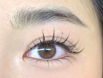 アラーナサロン 新宿店(Arana salon)の写真/理想の目元を叶える豊富な毛質★話題のアンドヘルシーで根元から上げる！全メニューLED無料でモチも抜群