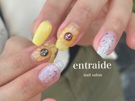 シースルーひまわりネイル