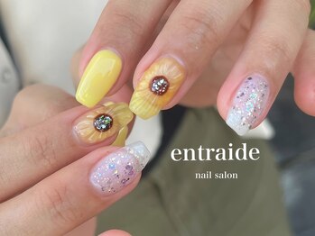 シースルーひまわりネイル