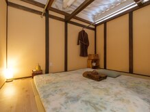 タイマッサージ シズ(Thai massage Shizu)の雰囲気（2mの大きなマットで行います。大の字で寝転んでいただけます。）