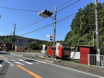 ムスビ(musubi)/国道412沿い 道路側から