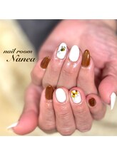 ナネア(Nanea)/蜜蜂ネイル☆