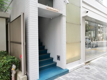 リボーン(Reborn)/店内入口・建物名 (RE-001)