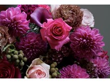 スイ(Sui)の雰囲気（1階にお花屋さんがあります）