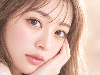 アイラッシュサロン ブラン 守山店(Eyelash Salon Blanc)の写真/ふんわり可愛く自然に盛れる♪大人女子のための目元ケアでナチュラル×可愛さで叶えるまつ毛メニュー！

