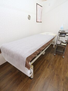 しろくま鍼灸院/シーツもすべて使い捨てタイプ