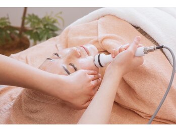クレバ ミュー(KUREBA mieux)の写真/フェイスラインをキュッと引き締めて自然な小顔印象へ◎オーダーメイドの施術で理想の小顔に導きます♪