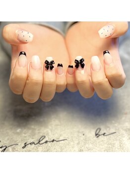 ホワイト×ブラックネイル