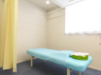 ひとのわ整骨院の写真/学生の方、仕事をされている方、育児に勤しむ方…どんなお客様も大歓迎◎体の不調・疲れなどご相談ください