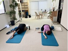 マタニティヨガもご夫婦ヨガも人気です。