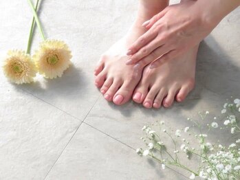 ネイルサロン ブリオン(Nail Salon Bullion)の写真/【オフ込！フットワンカラー￥7,700/角質ケア+3,300◆】パラジェル使用☆お手元ネイルが出来ない方にも◎