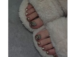 キラキラな足元で華やかに