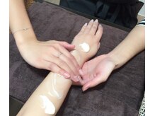 ネイルサロン&スクール ジーナ(GINA)/４、クリームでマッサージ