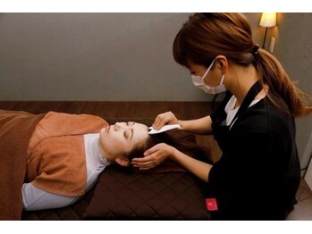 イザナイ 横浜スタジアム店(IZANAI)/5.頭皮マッサージスタート