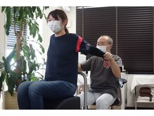 大田整骨院 鹿児島院/上半身施術風景・首・肩施術