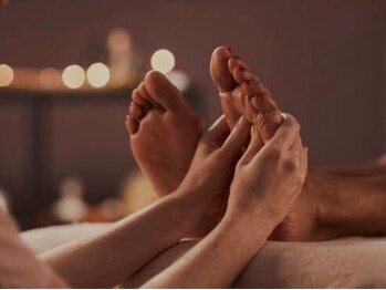 トトノウ(TotoKnow)の写真/男性のつらい疲れにも効果実感！慢性的な足の疲れや首肩コリ、自分ではケアできない背中、肩甲骨に◎