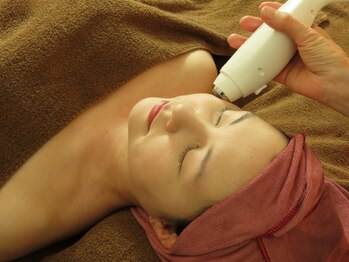 奏 江古田店(kanade)の写真/《速攻小顔》しわ・ほうれい線・たるみケアに◎スッキリとした印象の理想のフェイスラインへと導きます♪