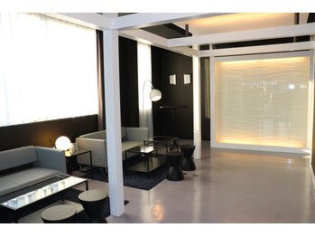 レクリエイター(Re:QREATOR)/１階サロンフロア　エントランス