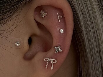 リノプラス(Lino+)/耳ツボジュエリー