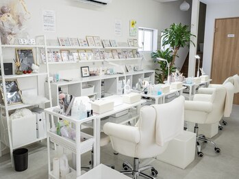キャンアイドレッシー 天神橋五丁目店(Can I Dressy)/ホワイト基調の落ち着いた店内♪