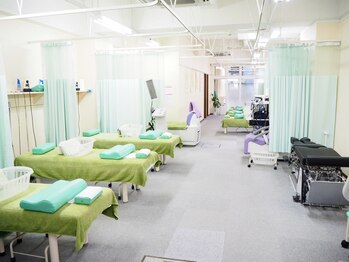 本多鍼灸整骨院/間口狭いですが、院内は広めです