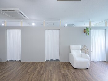 ヴィノ アイサロン(VINNO eyesalon)/３つのお部屋で個室空間♪