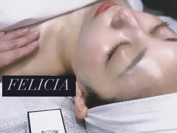 フェリシア(FELICIA)の写真/【話題のキュンキュンセラムを使用！】小顔ケアをした後に最新の機械で更に引き上げてリフトアップ♪