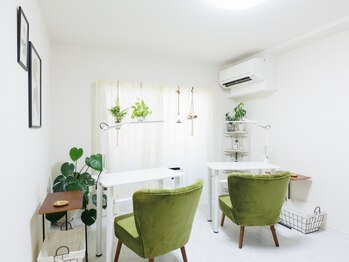 ムーン(moon)の写真/白が基調のゆったりプライベート空間で経験豊富なネイリストが担当致します♪デザインもご相談ください◎