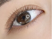 ヒロイン(HEROINE)の雰囲気（肌なじみの良いカラーエクステで「抜け感」「透明感」のある目元）