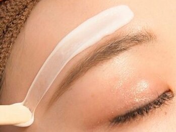 ラフォクシー(La.Foxy)の写真/《大人気の眉毛メニューで男性女性共に似合わせ眉に☆》お顔の印象が決まる目元のケアはプロにお任せ♪