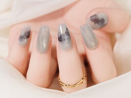 シンプルモードなシルバーネイル