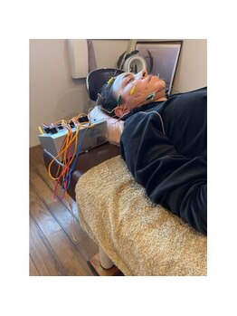 爽健美/電気を流す美容鍼