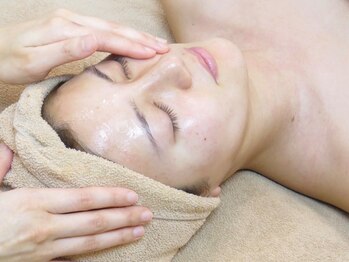 ハナワビューティーサロン(HanaWa beauty salon)の写真/オーガニックハーブとミネラルを豊富に含んだ天然のスピキュールで年齢肌に負けない若々しい印象へ♪