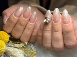 ラメにビジューのワンポイント☆