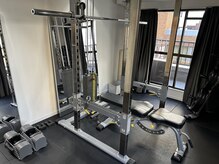 フィビッド 五反田(fivid)の雰囲気（明るい空間と充実したマシンで楽しくトレーニング！）