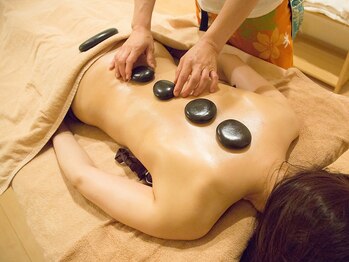 ハウオリ(hauoli)/ロミロミ+ホットストーン