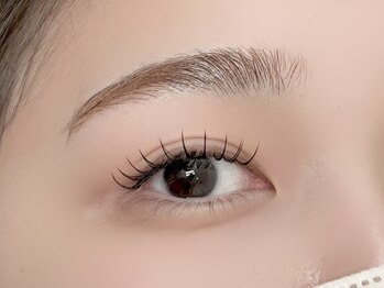 ラビスネイルエス アドー(ravisnail-Es- adore)の写真/一人一人の黄金比を徹底分析し、お顔や雰囲気に合う眉へ整えます◎不要な産毛迄しっかりオフして印象UP♪