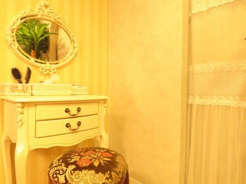 カンコルギセラピー 広島幟町店(KAN)/お化粧スペースございます。